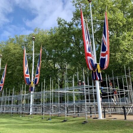 Star Live arrive onsite for Platinum Jubilee. 🇬🇧
