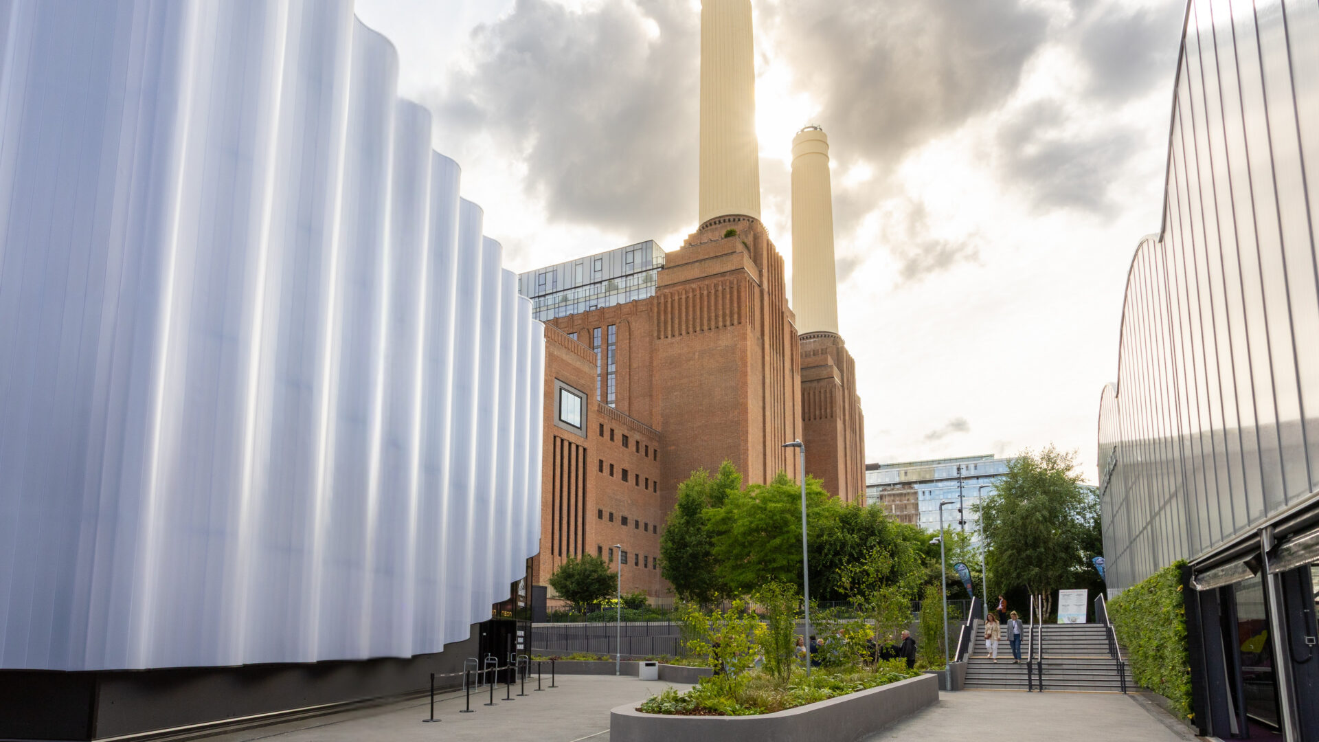 Exhibition & showcase structures.