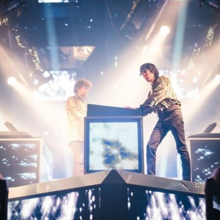 VerTech sets the stage for a ‘Pulverising’ ‘Euphoric’ ‘World conquering beast of a live show’.